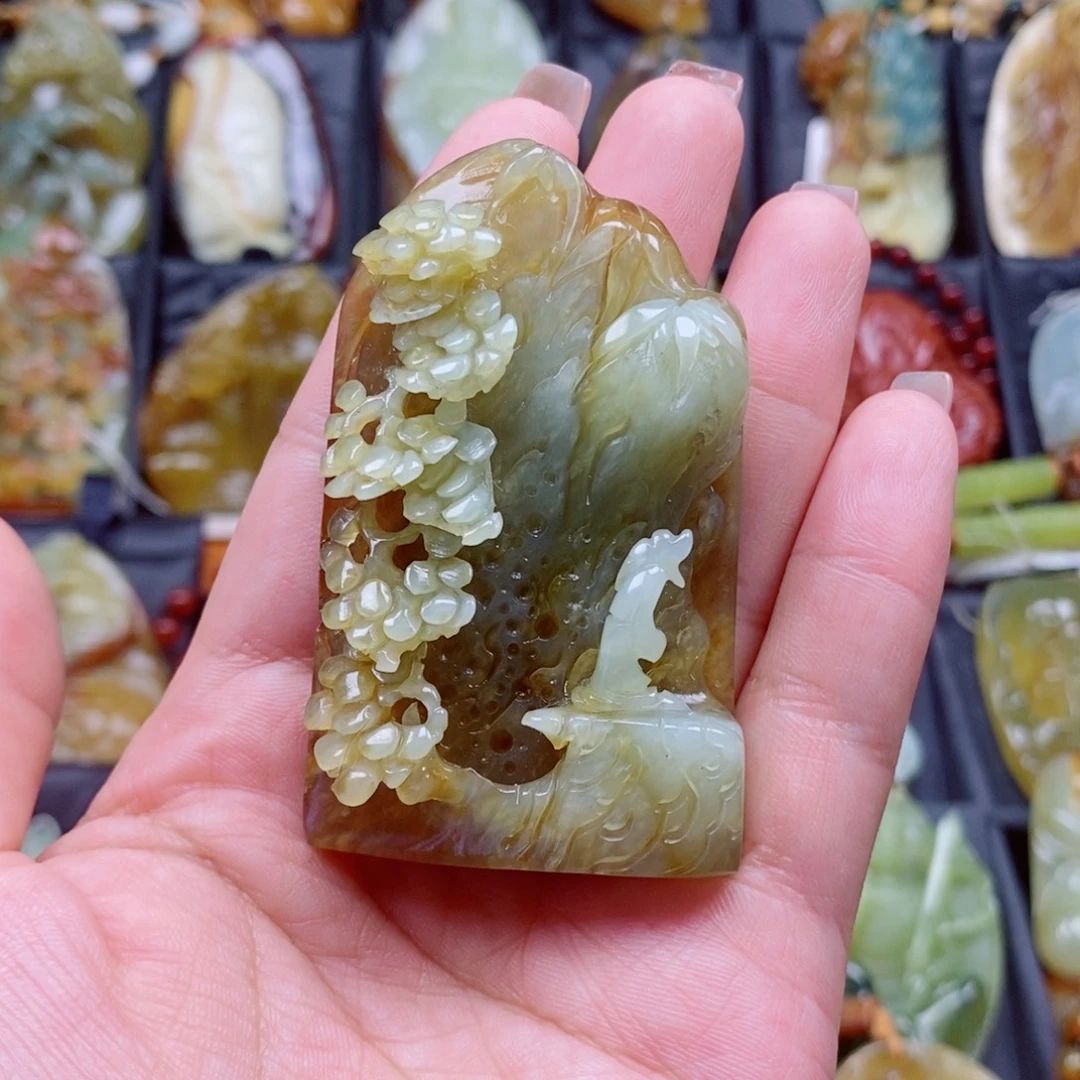 蛇纹石玉未镶嵌颈饰