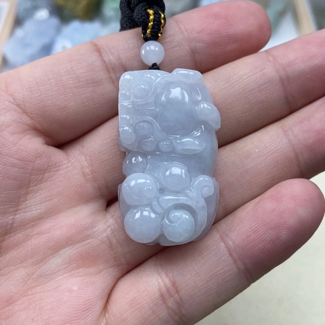 翡翠未镶嵌颈饰霸王貔貅