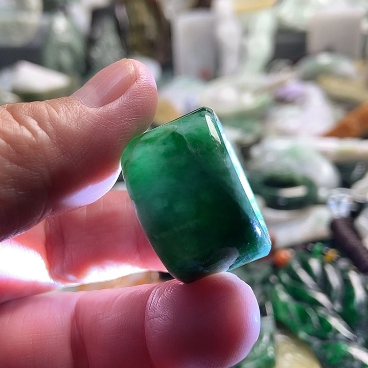 翡翠吊坠(不含链)未镶嵌某***录