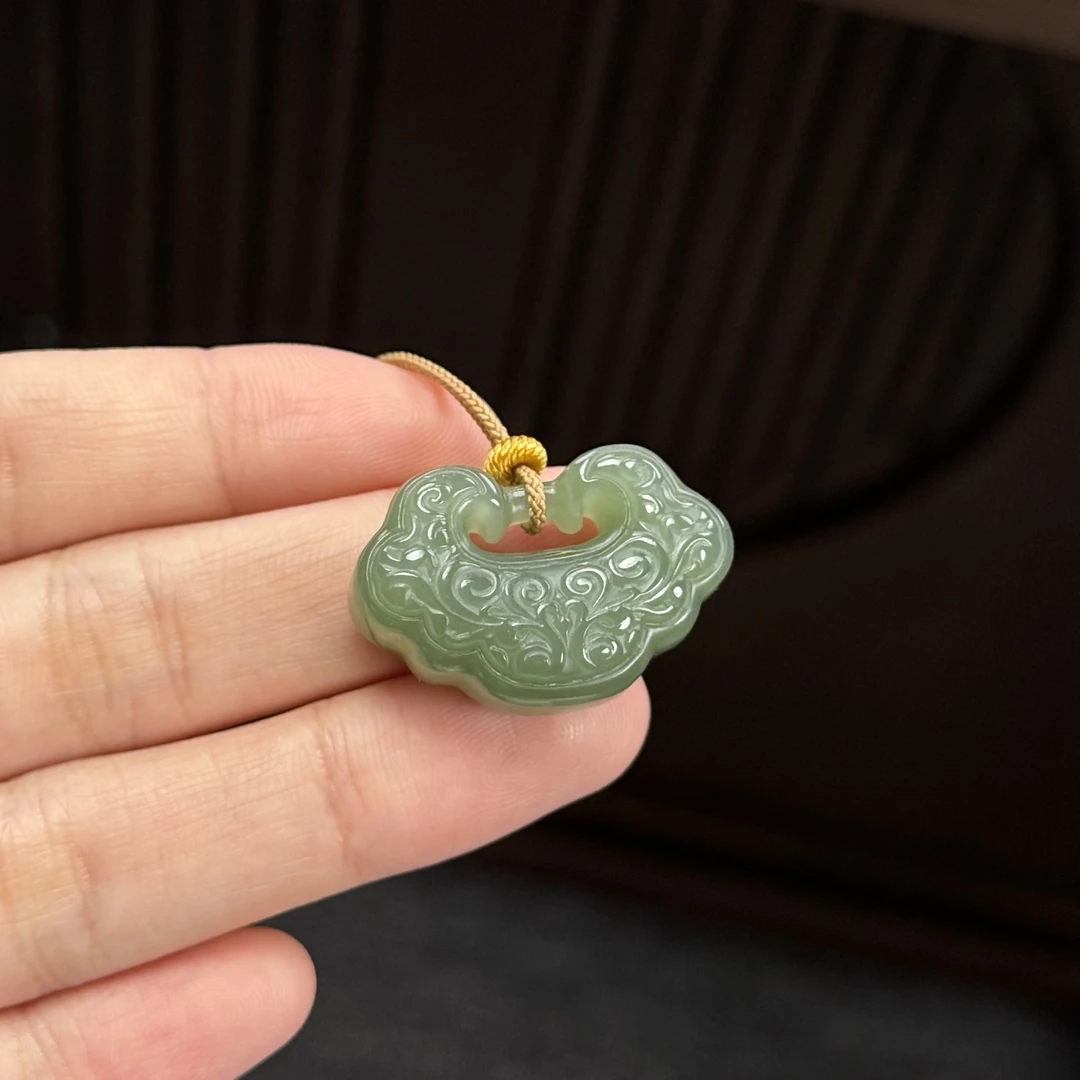 【故宫甄品】老坑料和田青玉吉祥龙纹如意锁（29.7*19.8*11.0mm）少量