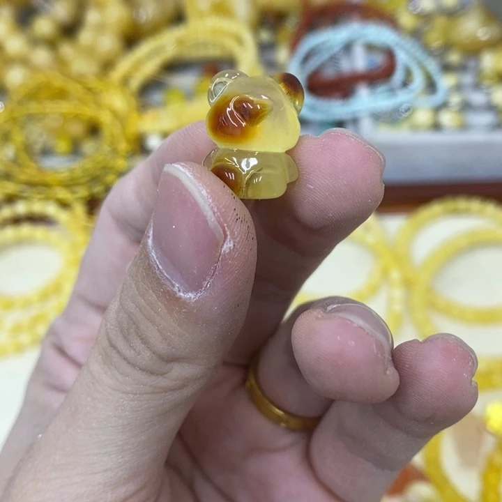 蜜蜡未镶嵌裸石吊坠