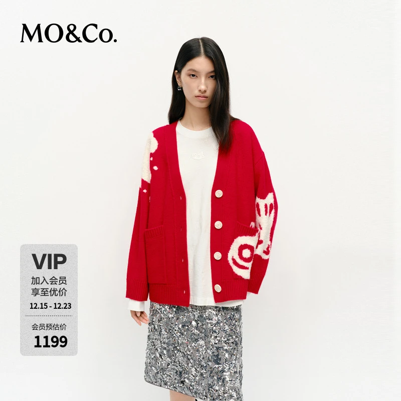 MOCO毛衣外套2025春新年锦鲤绵羊毛宽松MBE1CAR001