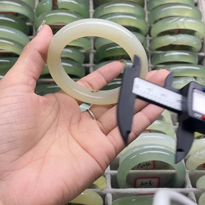 蛇纹石玉未镶嵌手镯97