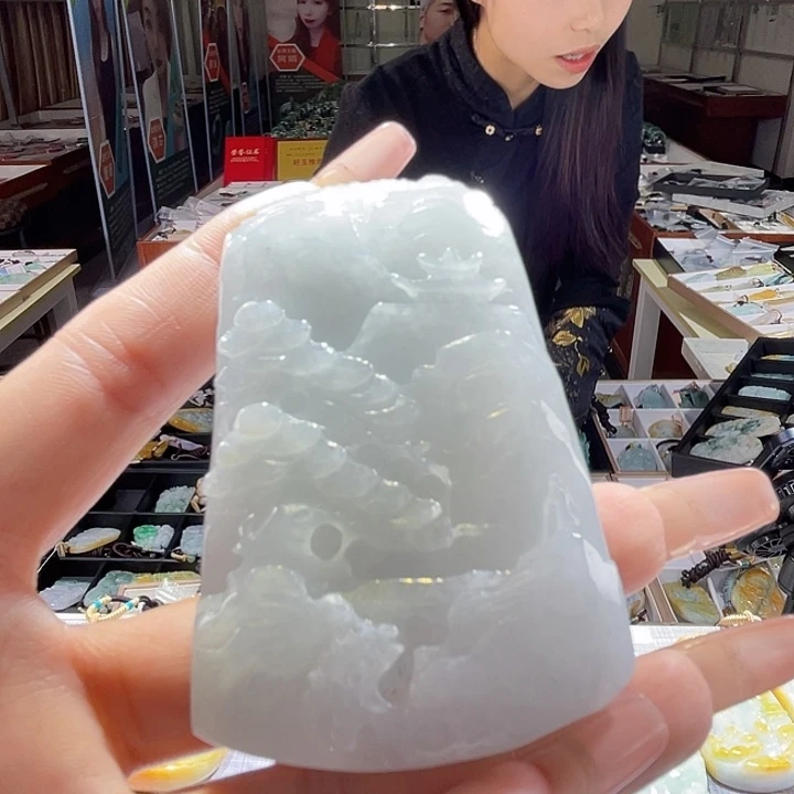 翡翠未镶嵌颈饰一