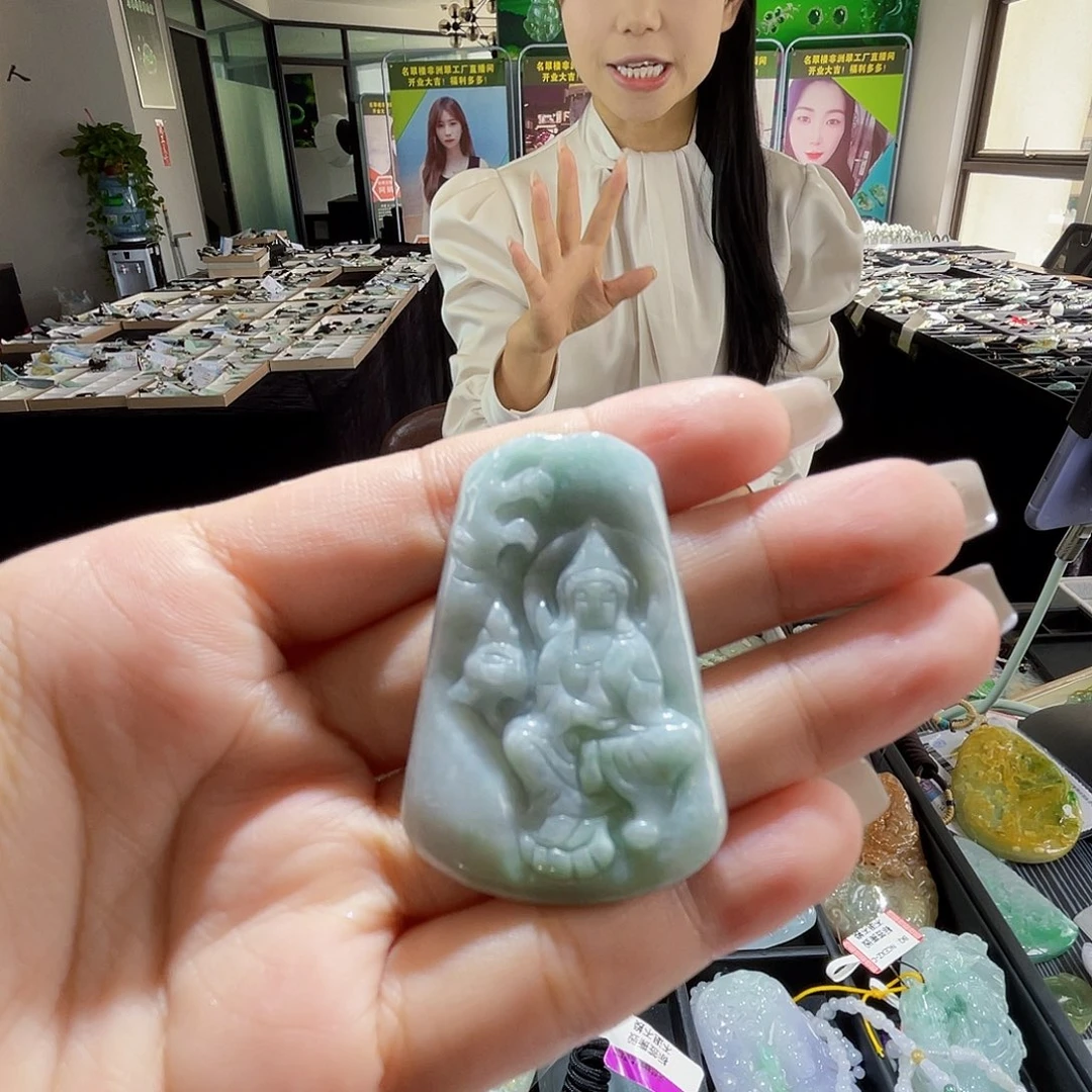 颈饰未镶嵌翡翠一个