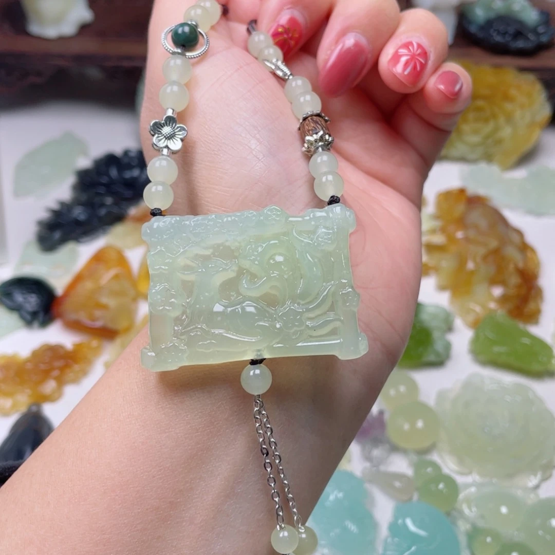 蛇纹石玉颈饰未镶嵌