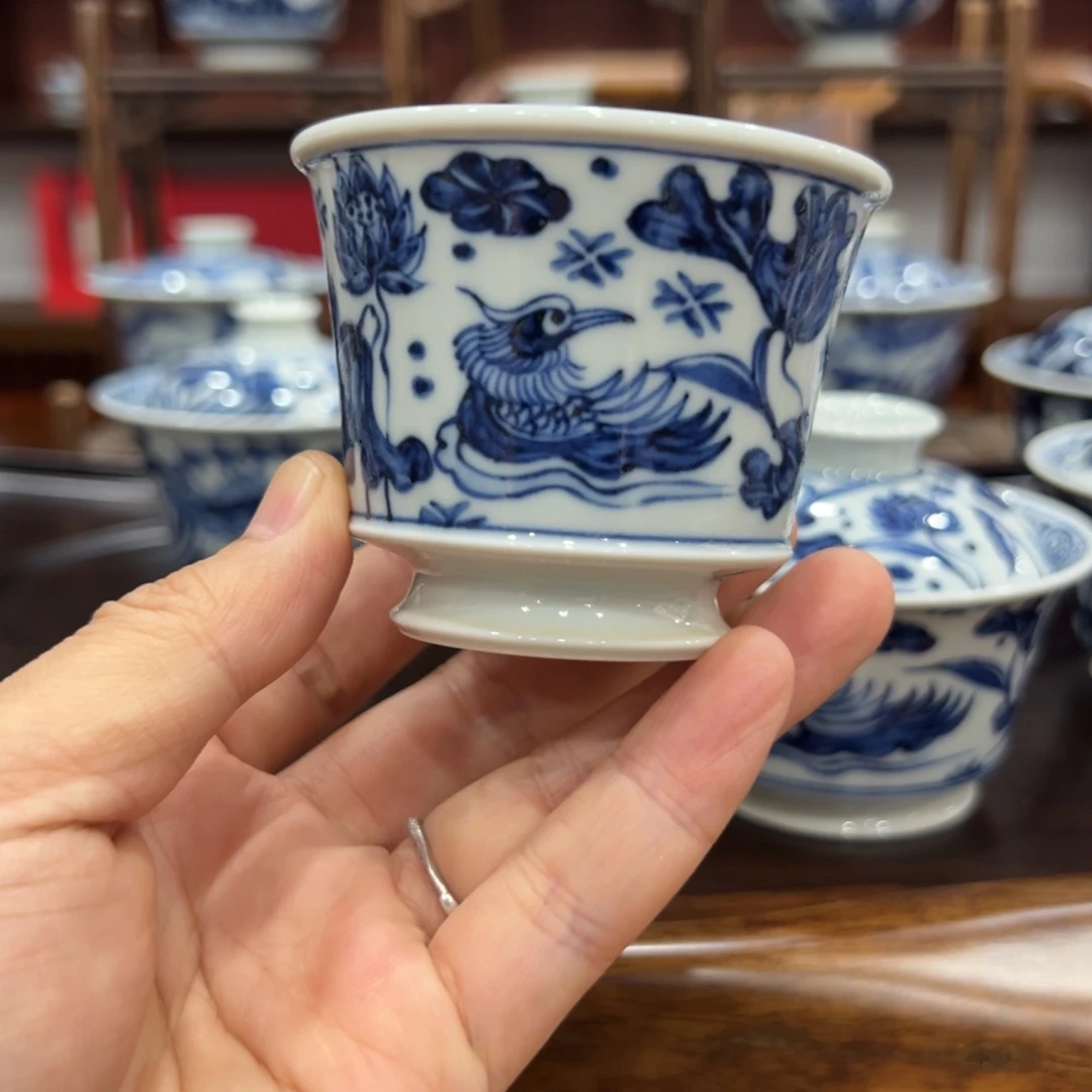 予***事手绘青花莲池鸳鸯主人杯