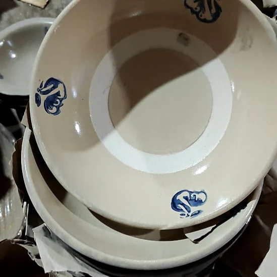 摆件盘子碗茶壶啥都有