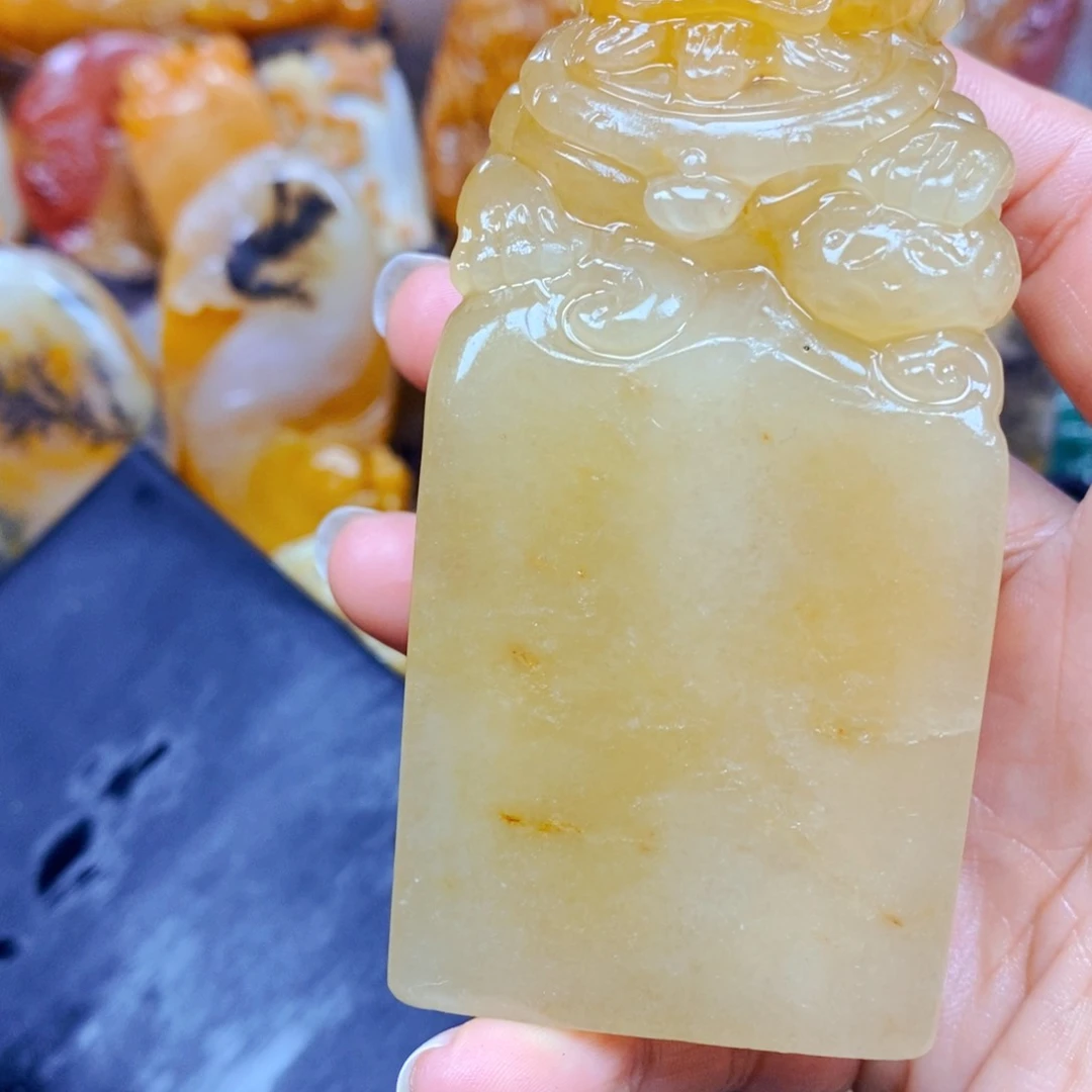 石英质玉（黄龙玉）颈饰未镶嵌