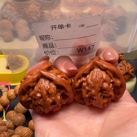 把件桃核文玩工作室有没有人啊