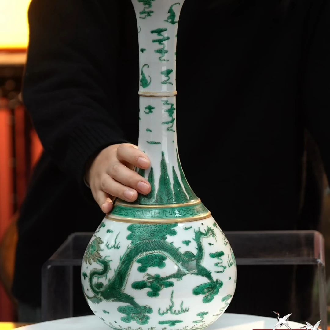 料彩双龙戏珠纹长颈盘口瓶