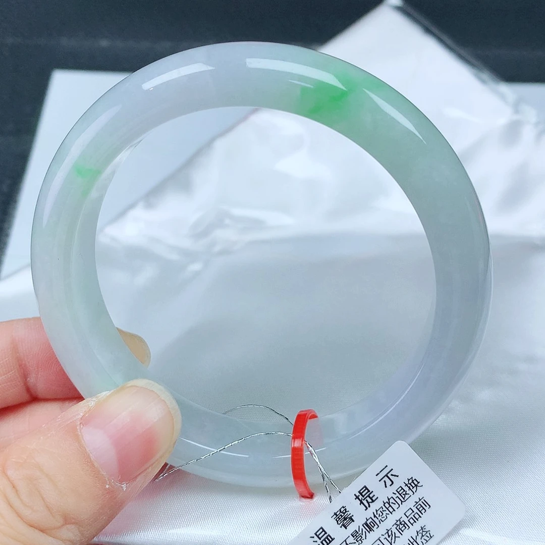 翡翠手镯未镶嵌55圈