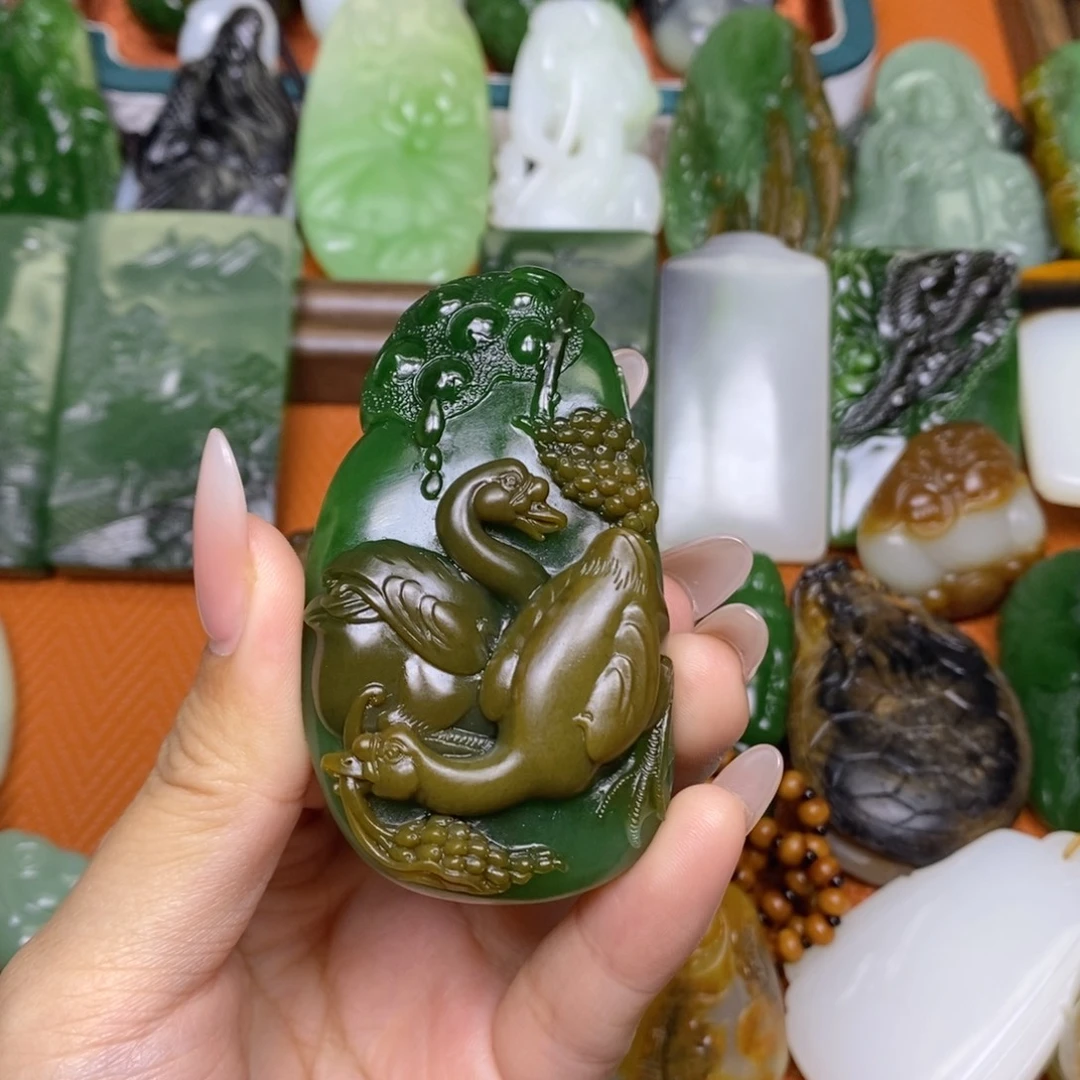 春***来和田玉未镶嵌颈饰