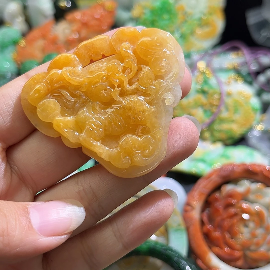 翡翠未镶嵌颈饰待编织