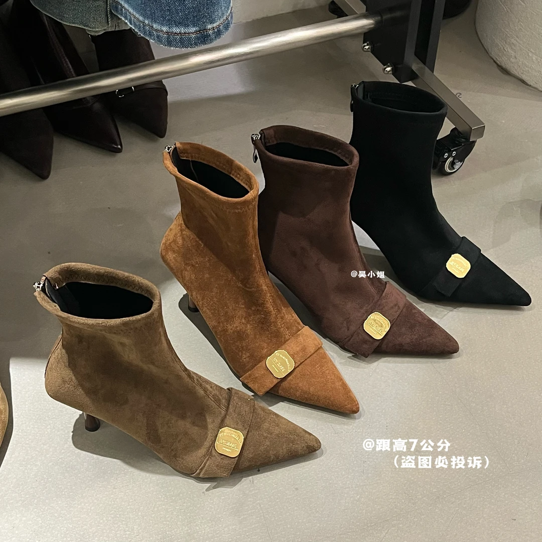 2025秋冬新款黑色尖头高跟短筒瘦瘦靴金属扣细跟时尚百搭绒面短靴