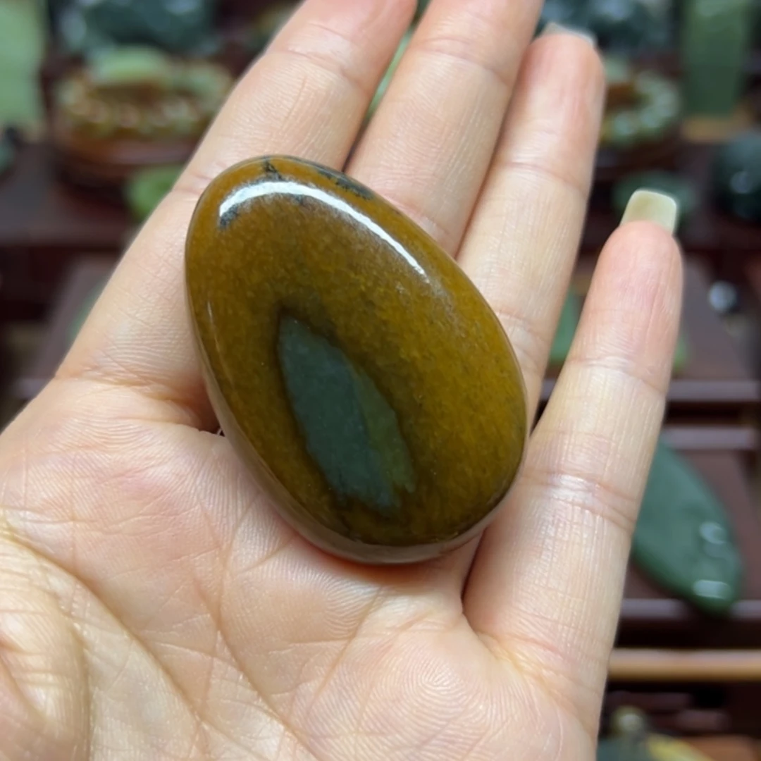 【闪购商品】岫岩河磨玉（透闪石质玉）未镶嵌把件时来运转