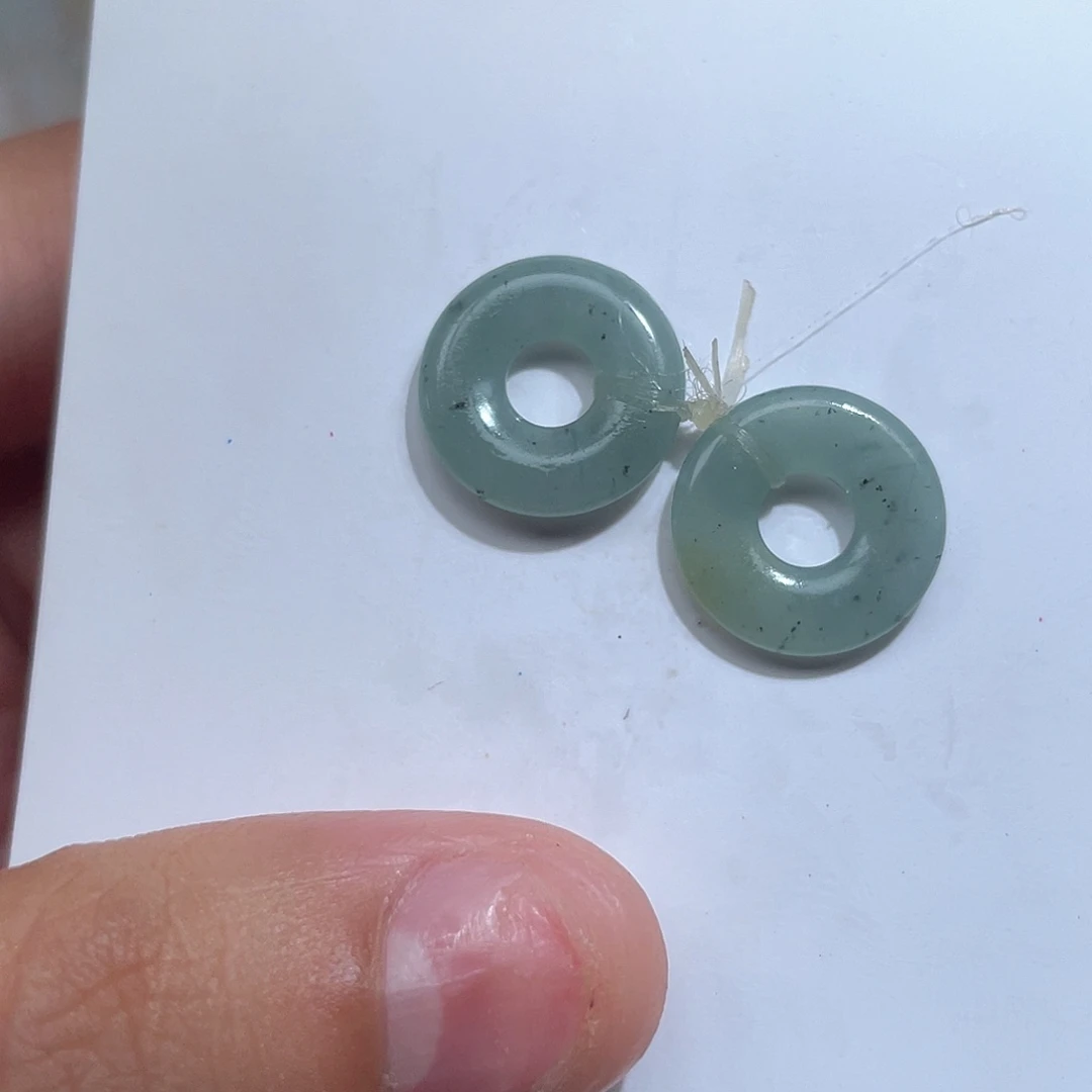 翡翠未镶嵌颈饰是