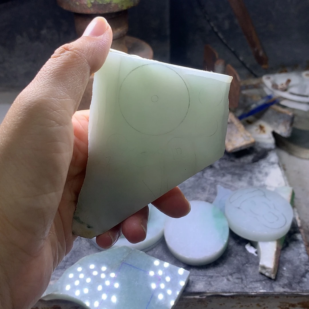 天***恒定制翡翠未镶嵌挂件