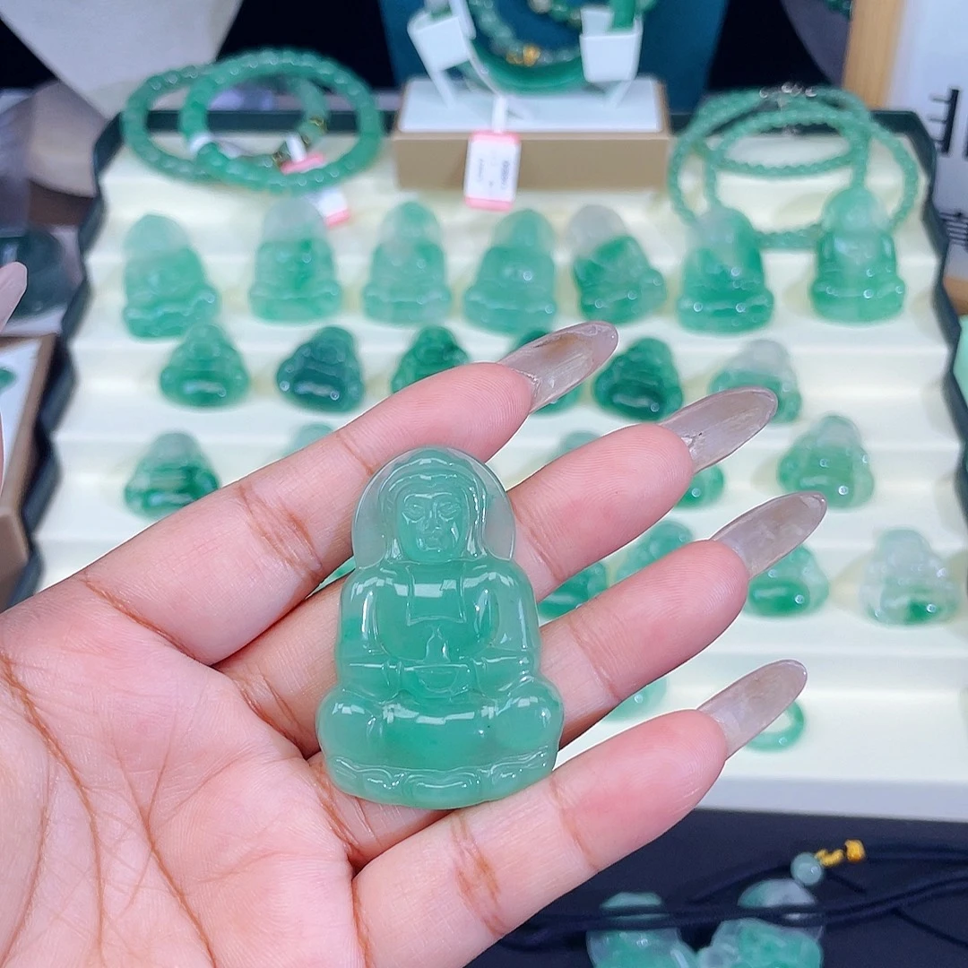 失***馆颈饰未镶嵌石英质玉（非洲翠）
