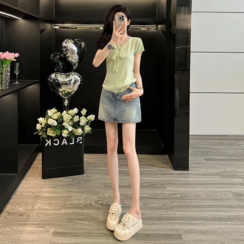 设计感时尚套装女夏蕾丝拼接蝴蝶结V领短袖针织衫牛仔短裙两件套