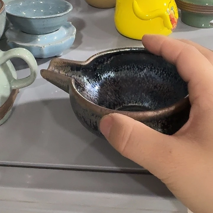 主人杯一个，瓷。。瓷