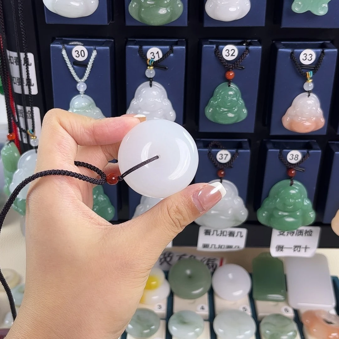 张***姐石英质玉未镶嵌颈饰