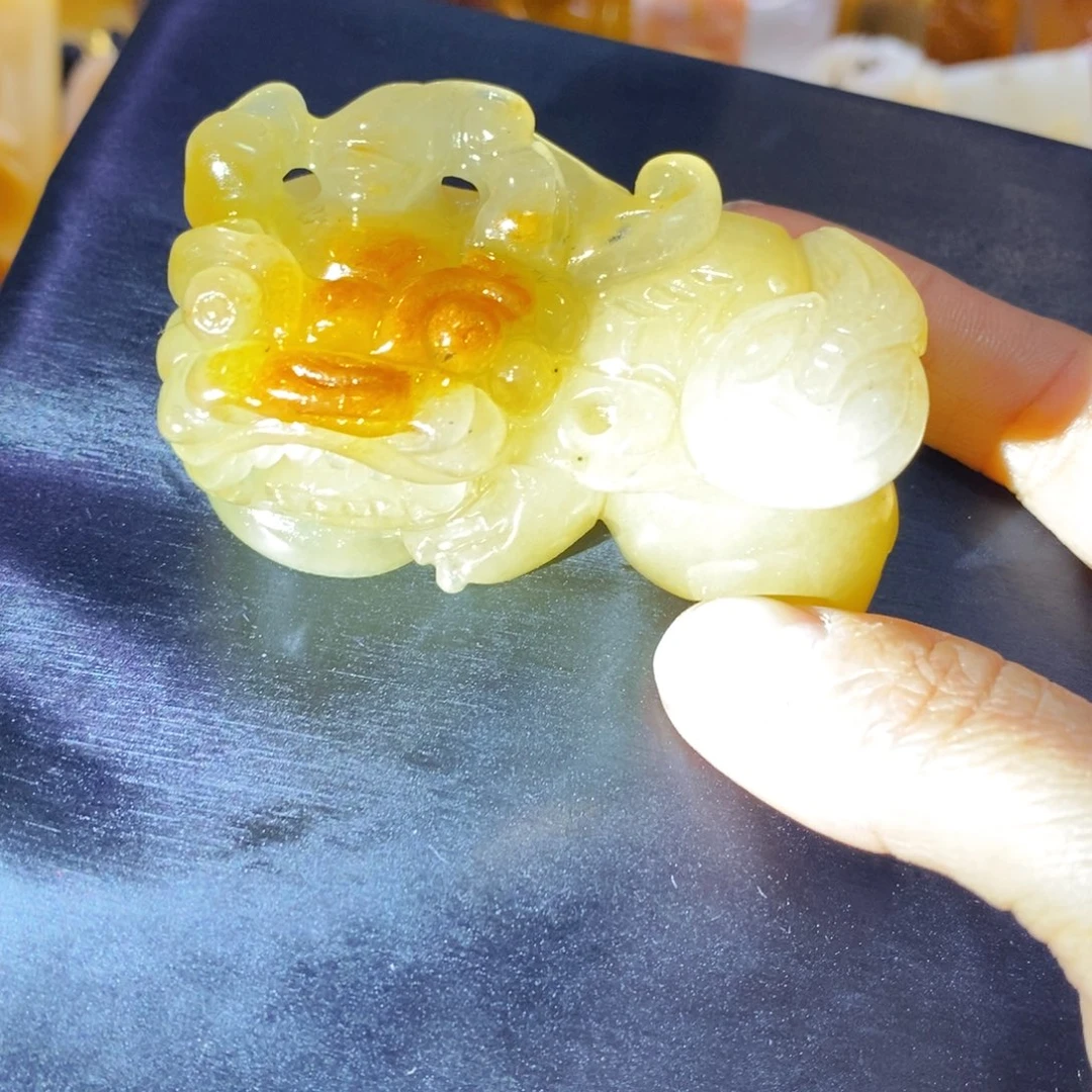 石英质玉（黄龙玉）颈饰未镶嵌