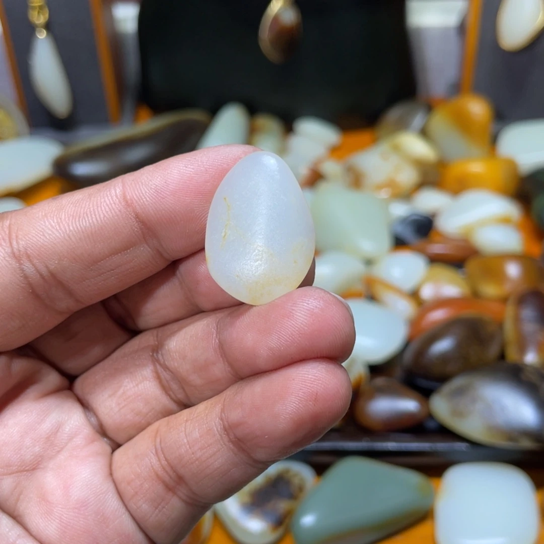 和田玉（白玉）挂件未镶嵌地**士