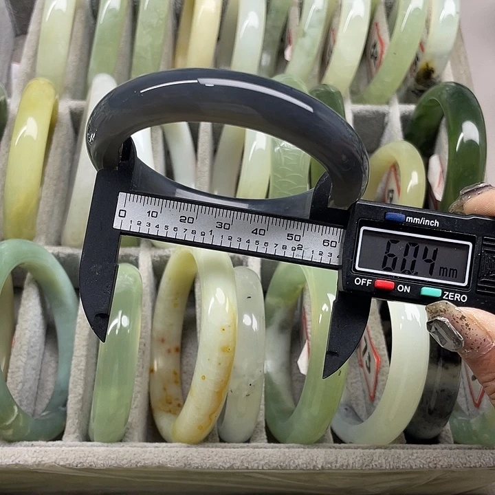 蛇纹石玉未镶嵌手镯60