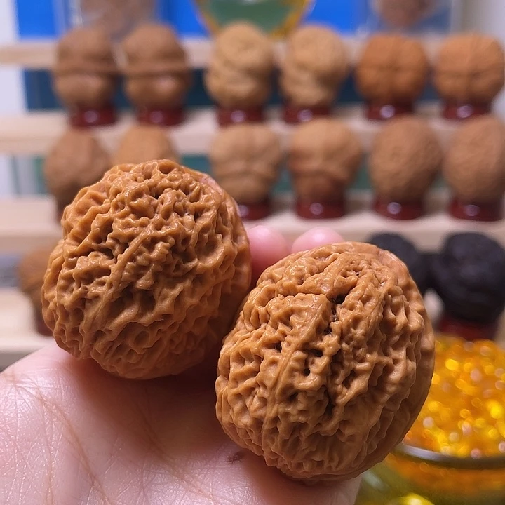 老***谭文玩核桃吊坠尖有裂纹福利7155