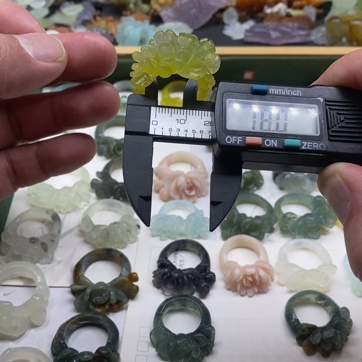 蛇纹石玉合金颈饰