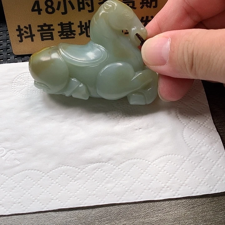 颈饰未镶嵌和田玉马 手把件