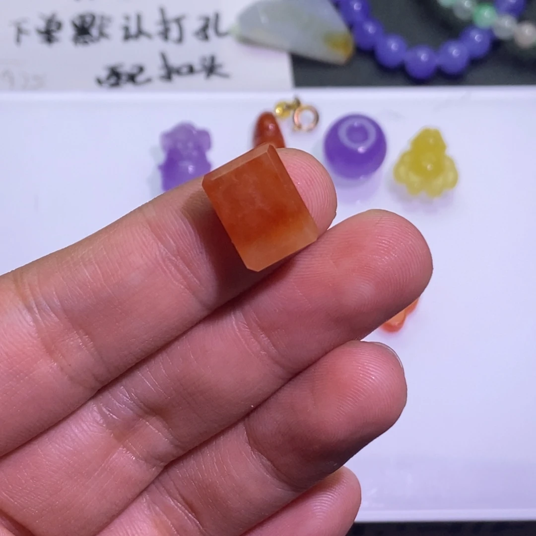 翡翠未镶嵌颈饰吊坠