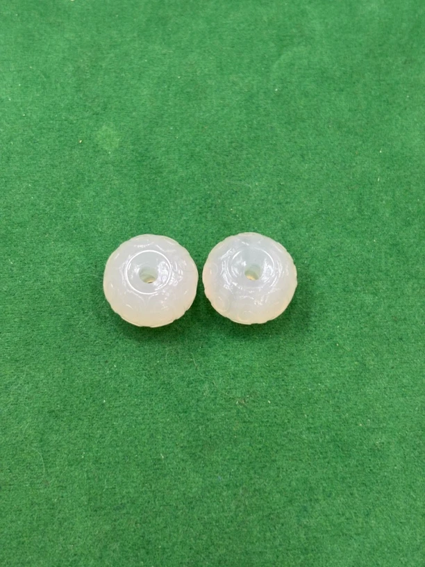 【胖胖甄选】A339白色雕刻玛瑙珠一对13*8左右