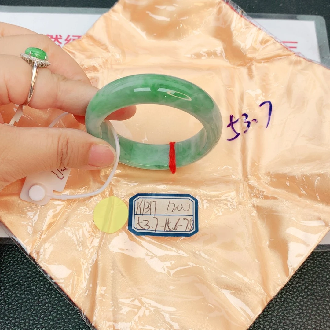 翡翠手镯未镶嵌缅甸翡翠