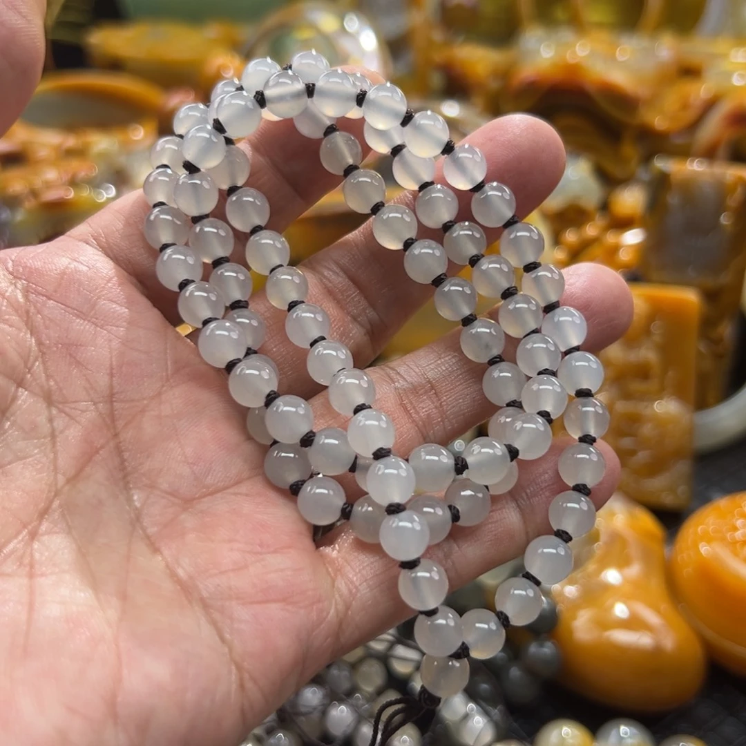 颈饰未镶嵌石英质玉