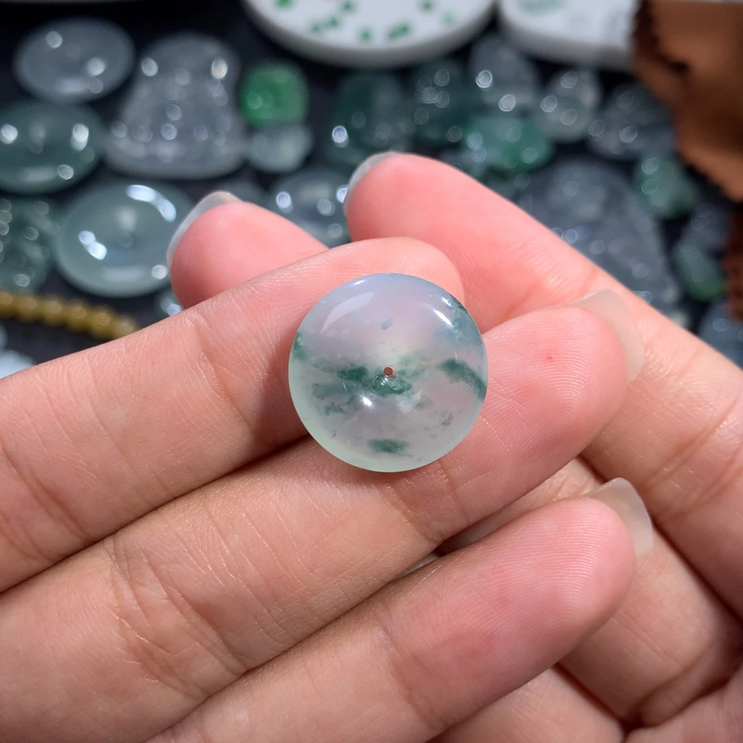 翡翠裸石未镶嵌平安扣