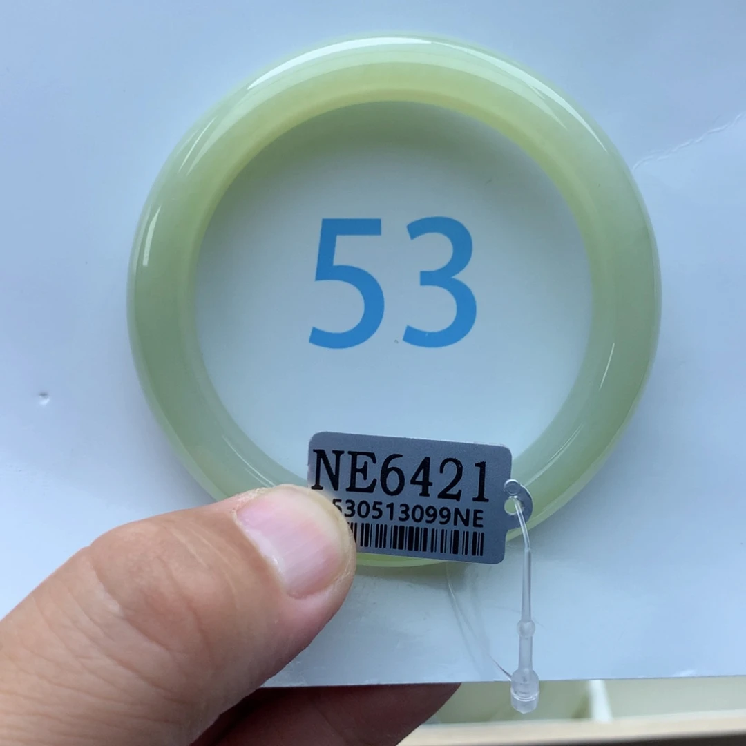 晨***露和田玉手镯未镶嵌