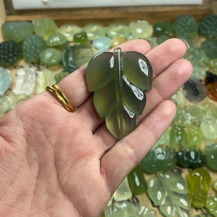 蛇纹石玉合金颈饰