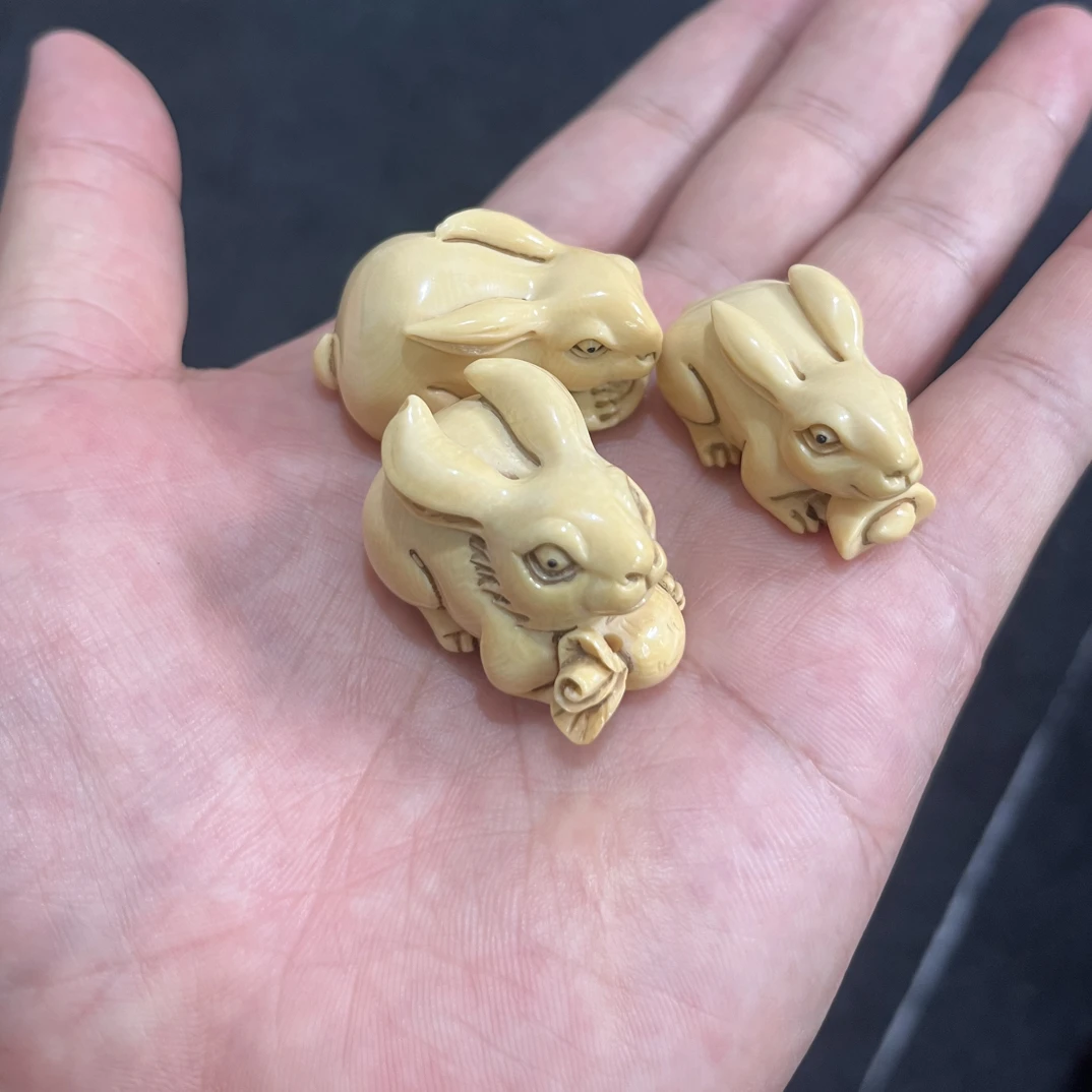 5A冰料牙雕小兔 精工单品小摆