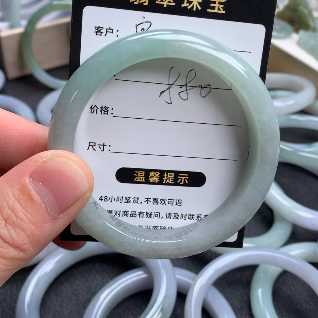 泰***娅翡翠未镶嵌手镯成品