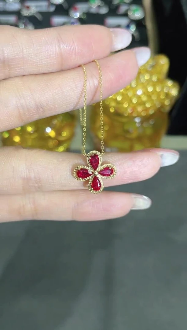 18K金镶嵌天然无烧红宝石项链四叶草 K黄