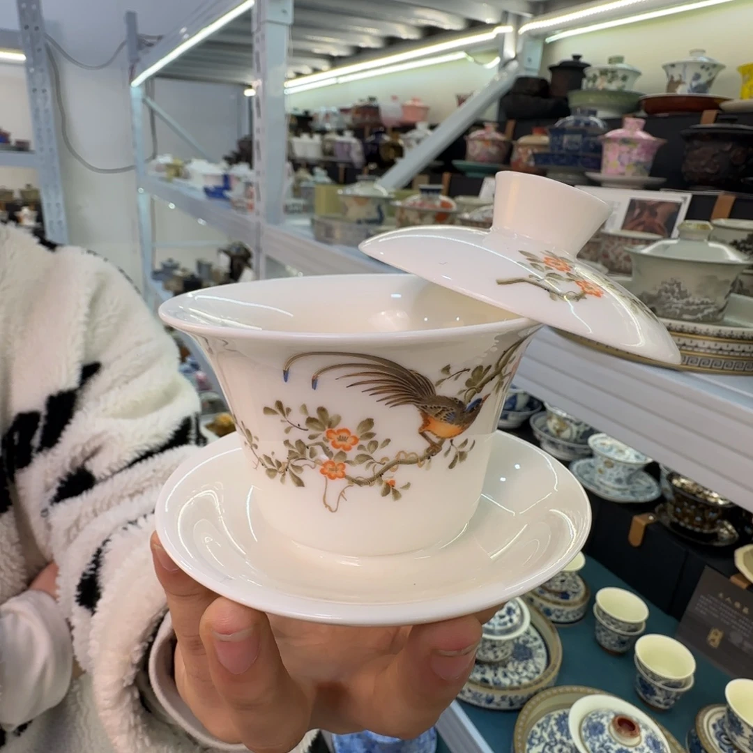 这些盖碗很漂亮我很喜欢！！