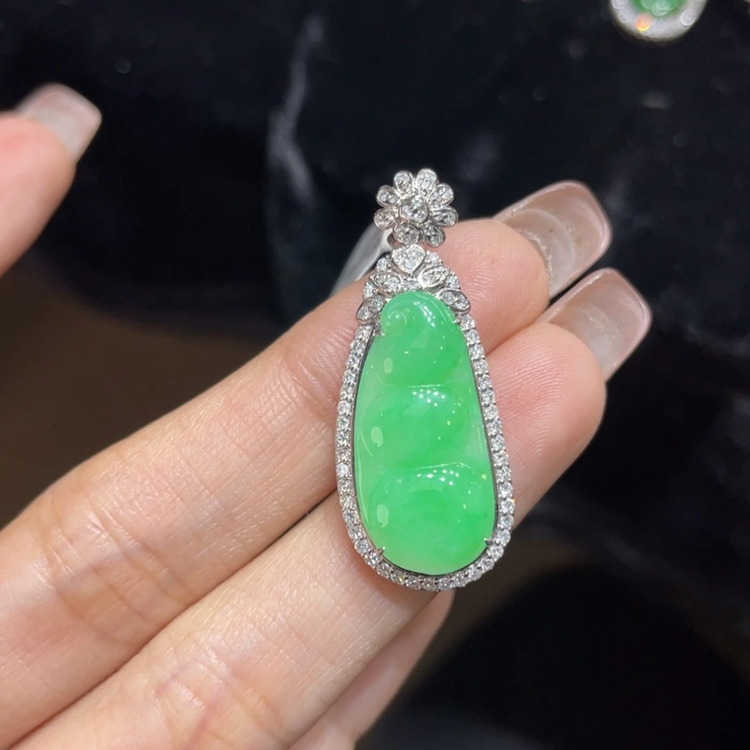 翡翠颈饰18K金镶嵌天然缅甸翡翠