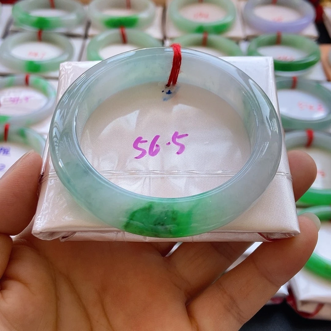 未镶嵌手镯翡翠B****?手镯分