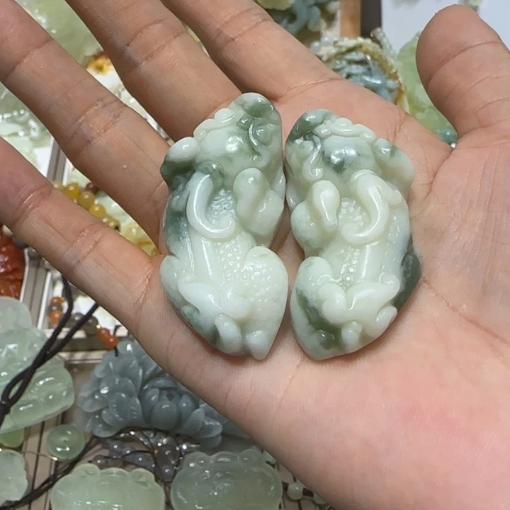 蛇纹石玉吊坠未镶嵌