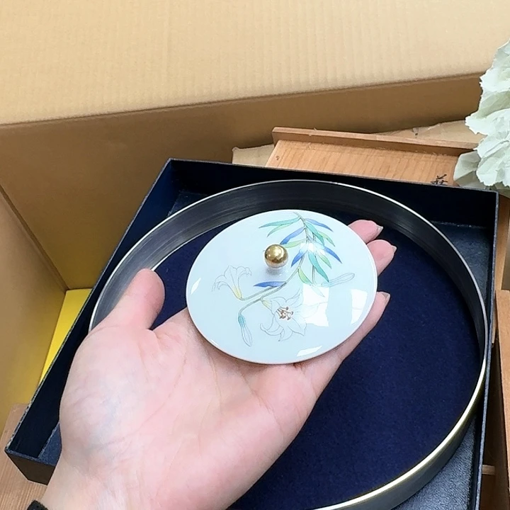 虫**头瓷器。 瓷器。