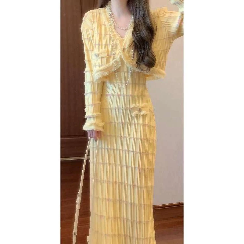 黄色小香套装秋冬富家女高端韩式针织夹克吊带裙两件套