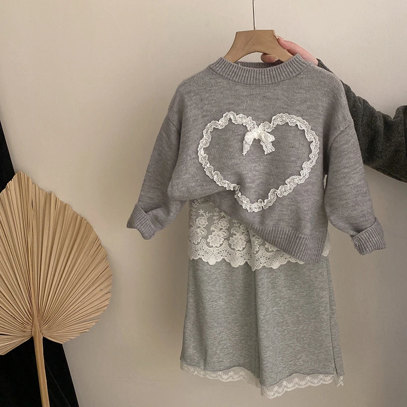 R25053春季韩版女童蕾丝爱心针织上衣花边阔腿裤蕾丝屁帘套装潮