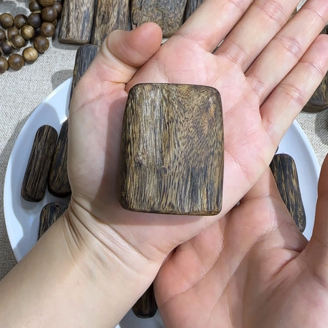 沉香吊坠奇楠沉香素牌吊坠23.5克